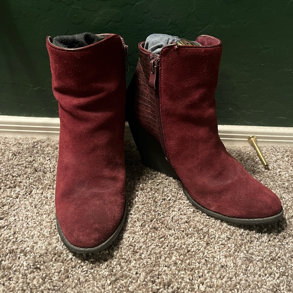 Very Volatile Burgundy Suede Croco Boots (Look like Freebird Detroits)